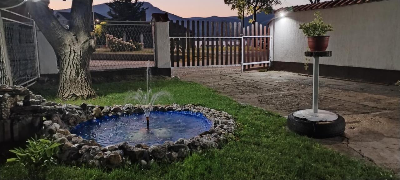 Sobe Lara Apartment Donji Milanovac Exterior foto